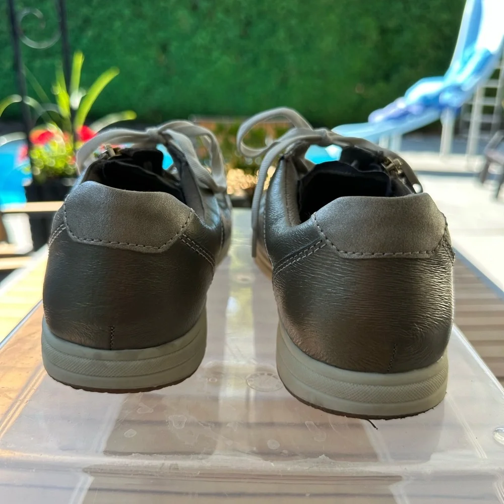 Earth Origins Etta Zip Sneaker Platinum Metallic Comfort Walking Shoe Size 8 ✨